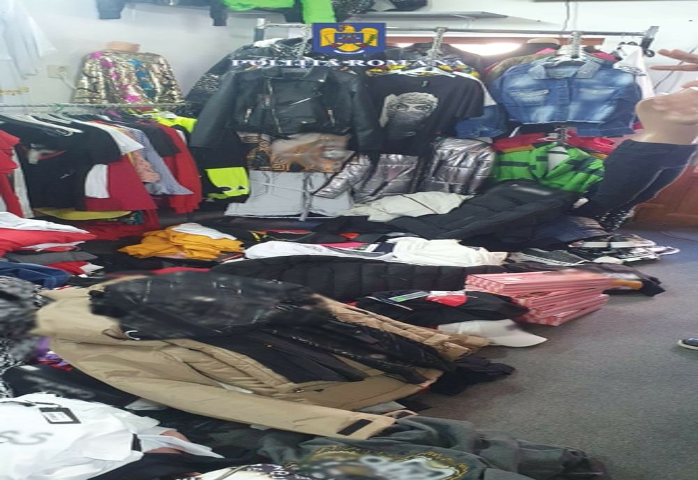 Articole de îmbrăcăminte “de  firmă” confiscate de polițiștii de investigare a criminalității economice
