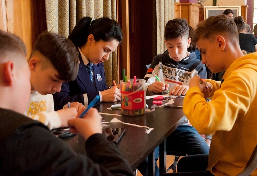 Reprezentanţii Biroului Siguranţă Şcolară alături de elevi pentru marcarea Zilei Internaționale a Cărții și a Drepturilor de Autor