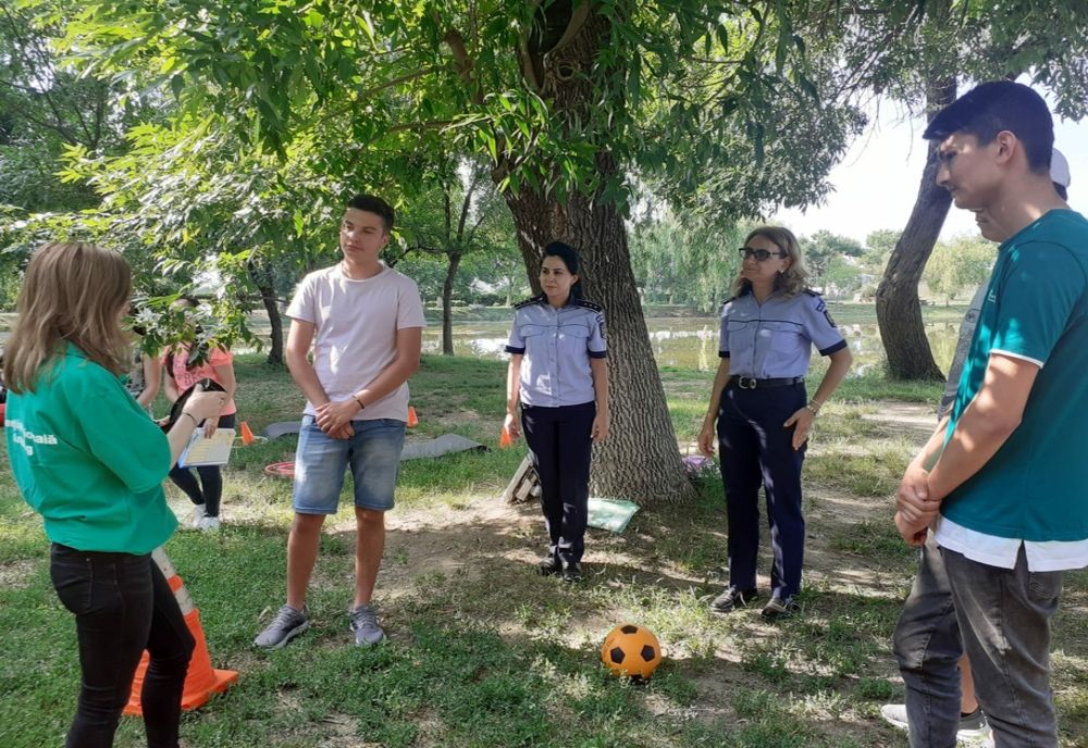 Polițiștii  buzoieni în dialog cu tinerii