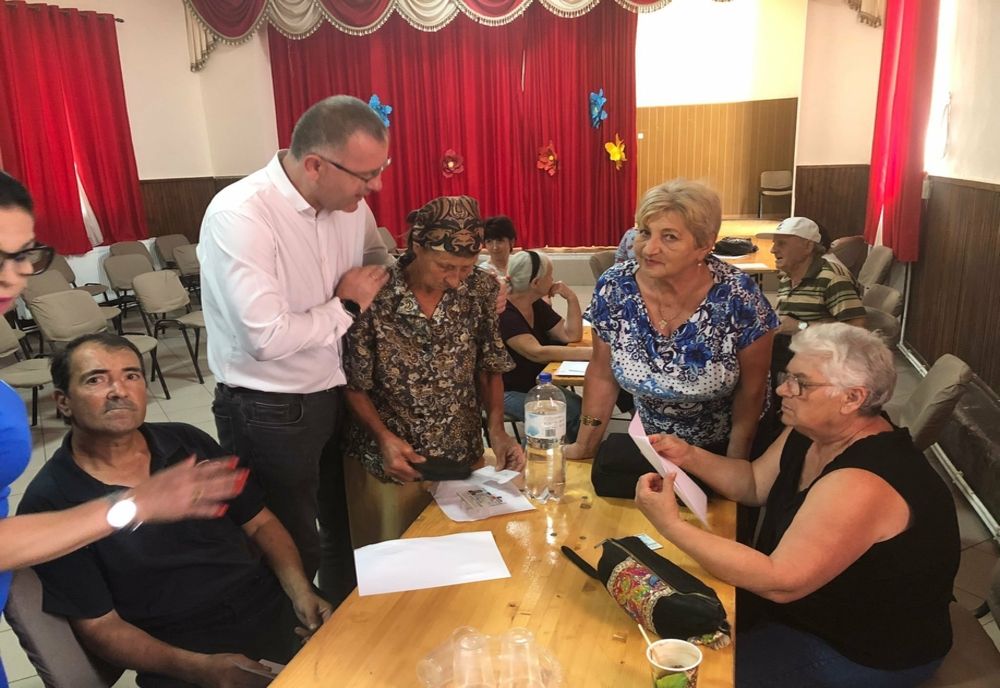 Caravana de depistare activă a tuberculozei în comuna Merei