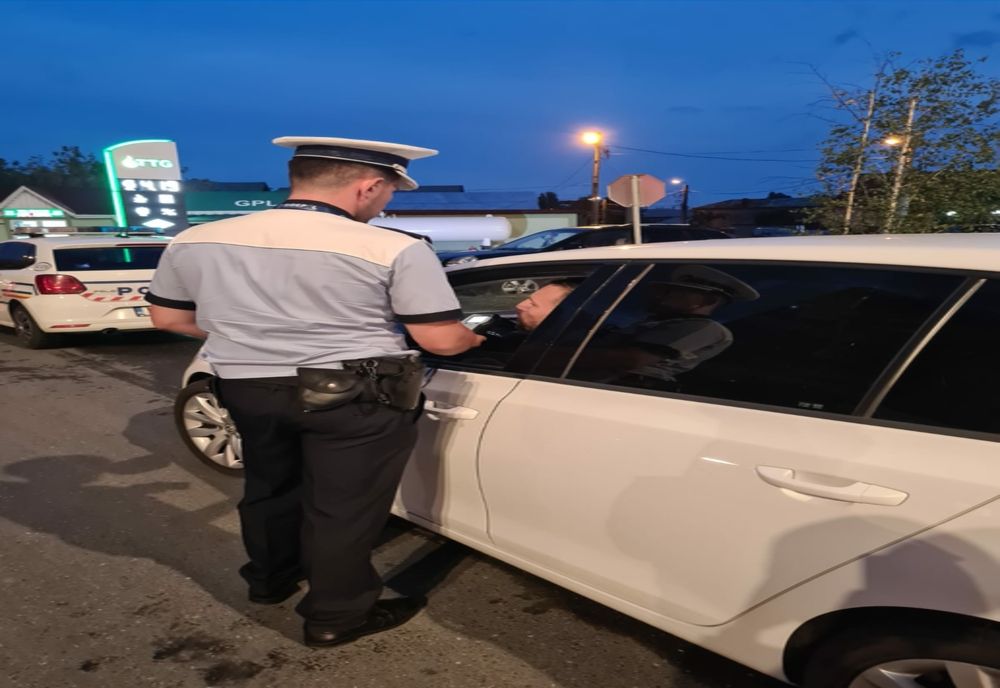 Acţiuni ale poliţiştilor de la rutieră şi ordine publică pentru depistarea celor care produc disconfort fonic