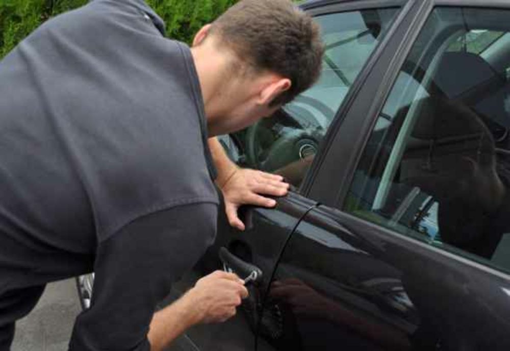 Prins în fapt de prorpietar, s-a ales cu dosar penal pentru furt calificat