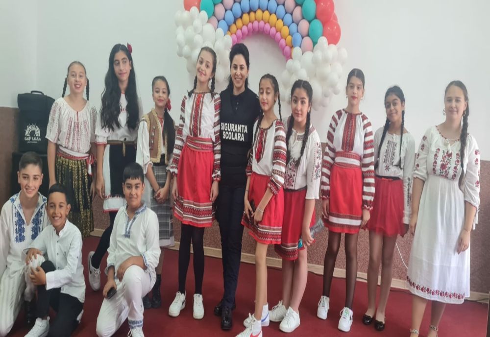 Discuţii ale ofiţerilor de la Siguranţă Şcolară cu elevii Școlii Gimnaziale "Mihail Kogălniceanu” Buzău