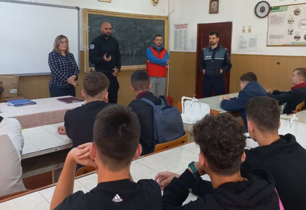 Activităţi pe linia prevenirii şi combaterii faptelor de violenţă în mediul şcolar