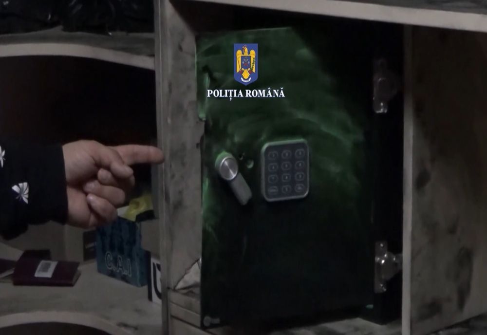 Video: Au furat bani și bijuterii dintr-un seif