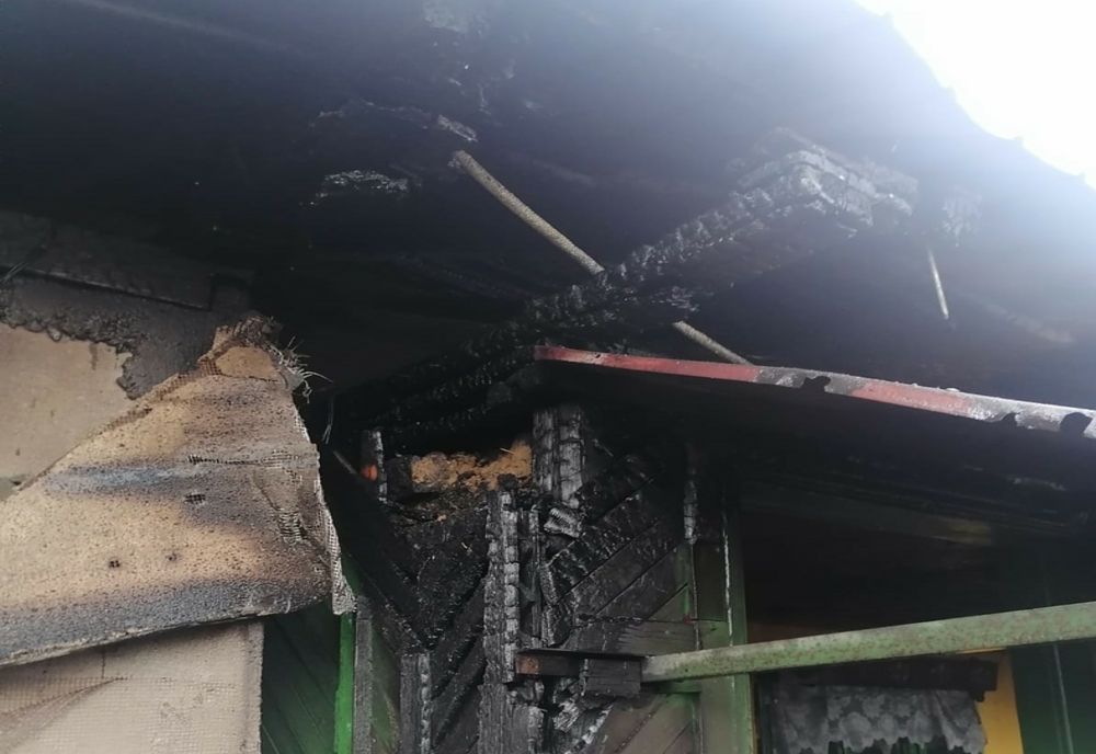 Incendiul de la Siriu a fost lichidat după 17 ore de luptă cu focul