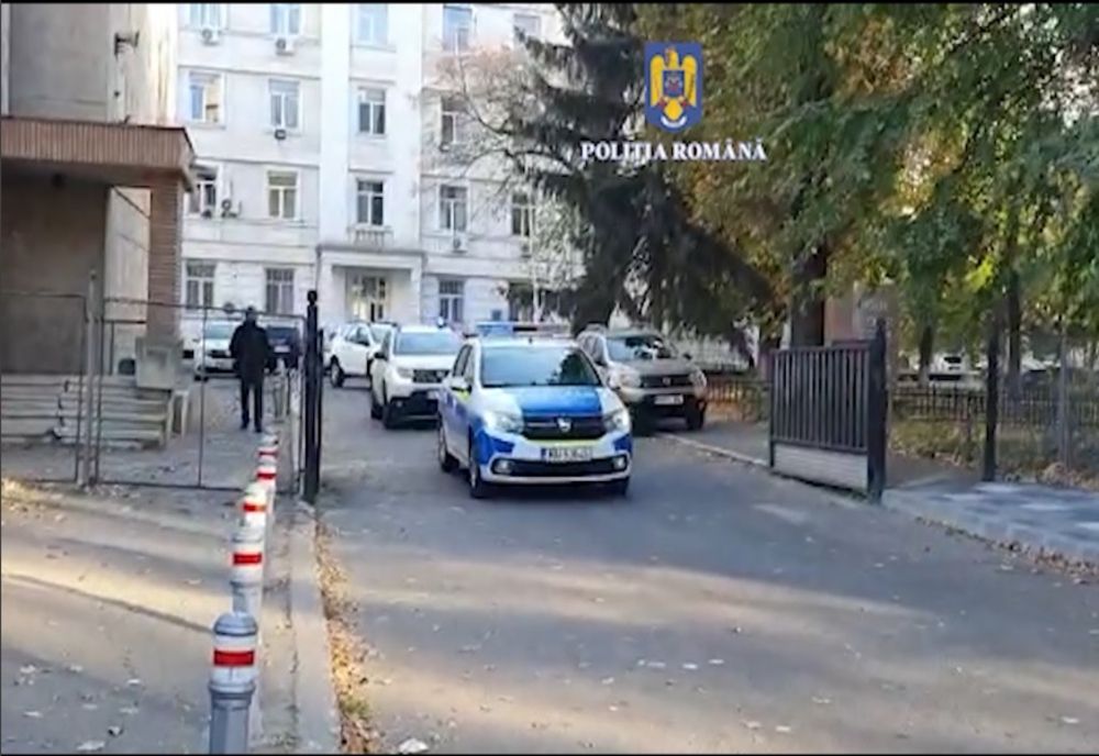 Un râmnicean a fost deposedat de ceasul de la mână de trei tineri, apoi a fost agresat de aceștia provocându-i leziuni şi distrugerea ochelarilor de vedere
