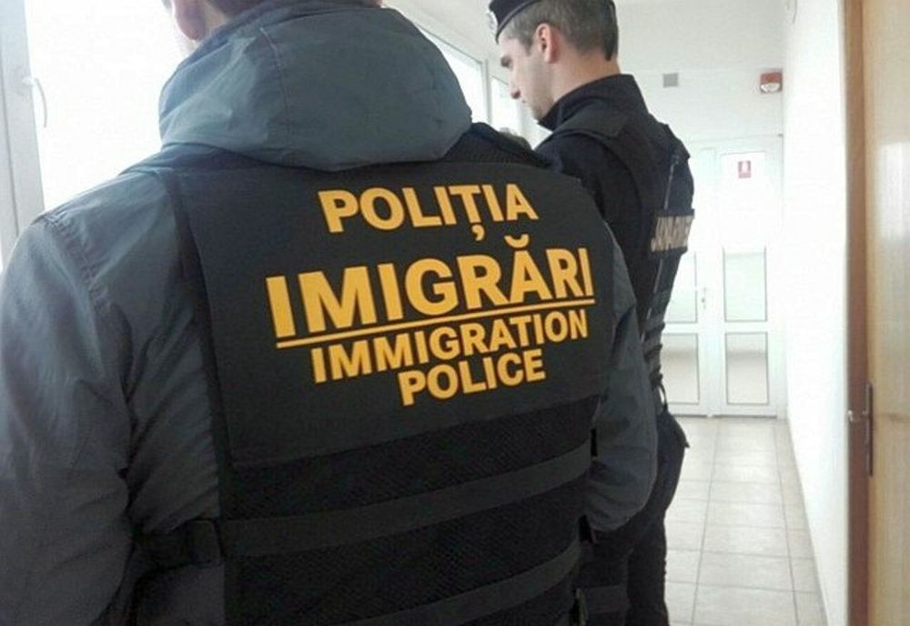 Doi tineri din Nepal depistați de polițiștii de imigrări buzoieni că stăteau ilegal în România