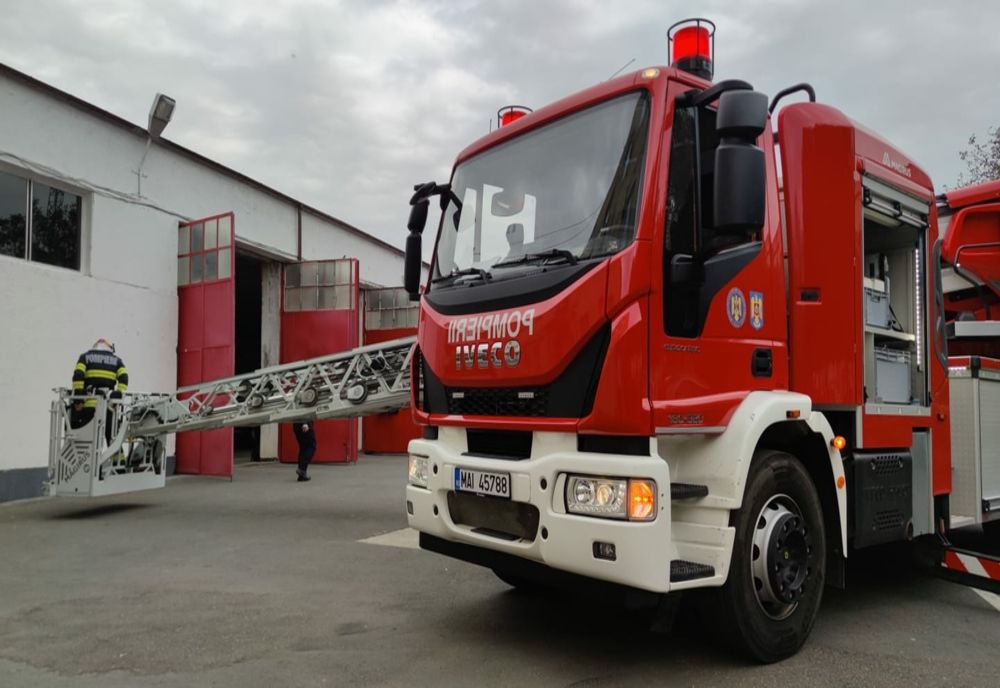 Pompierii buzoieni intervin la stingerea unui incendiu la restaurantul unei cabane de pe raza localității Izvoranu