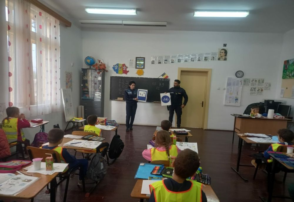 Polițiștii din cadrul Biroului Siguranță Școlară în dialog cu elevii de gimnaziu