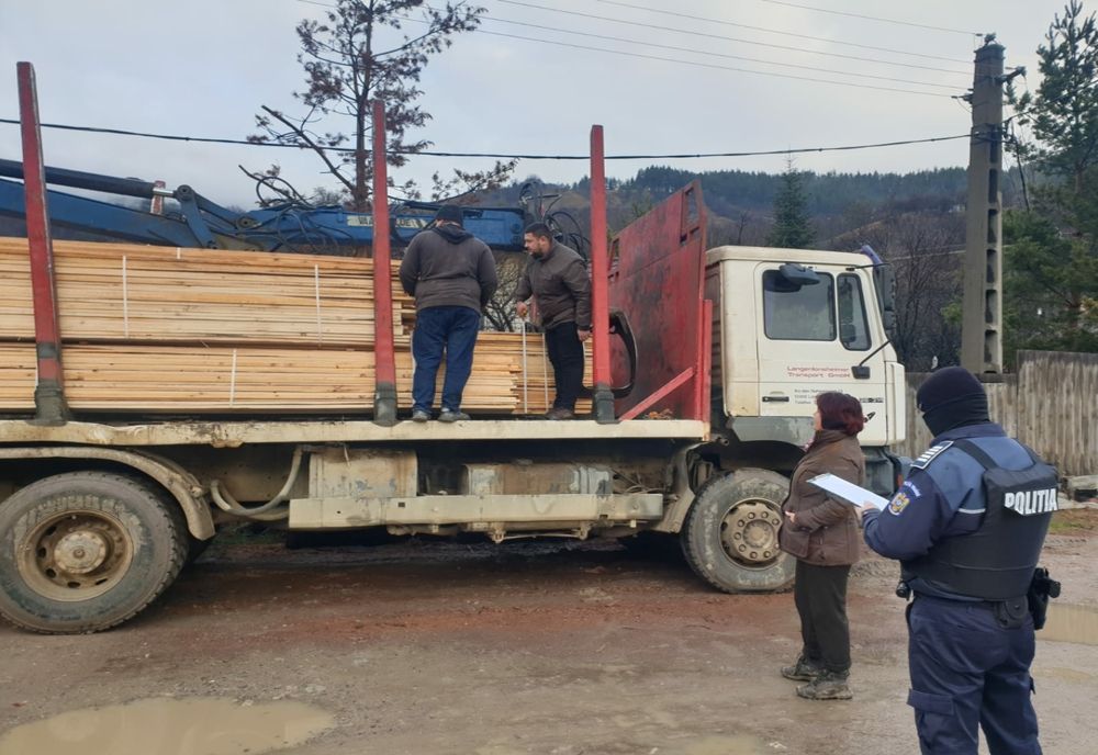 Foto: Acțiuni ale polițiștilor buzoieni pentru prevenirea și sancționarea neregulilor silvice
