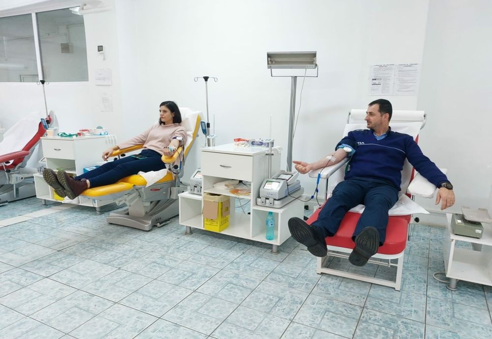 Campanie de donare de sânge a poliţiştilor din Buzău. Polițiștii au identificat în Centrul de Transfuzii principalele bănuite de furt dintr-o societate comercială