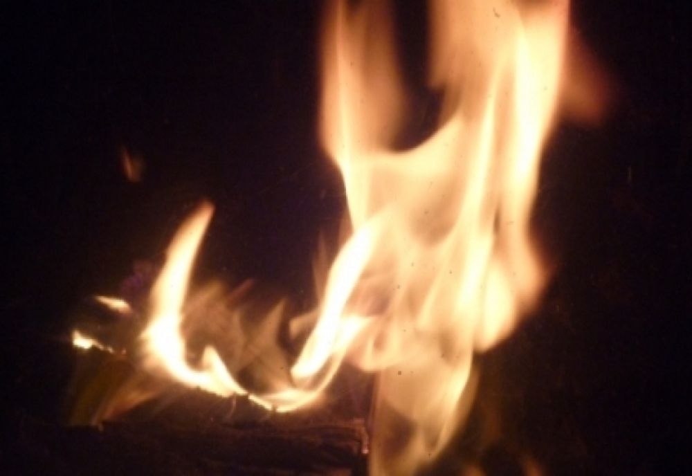 Bănuită de distrugere prin incendiere arestată preventiv pentru 30 de zile