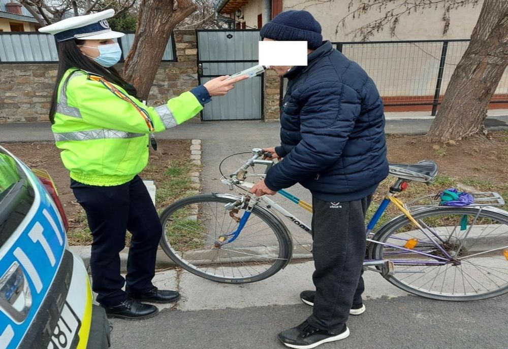 Polițiștii buzoieni au reţinut 19 permise de conducere și au consiliat 19 pietoni și bicicliști