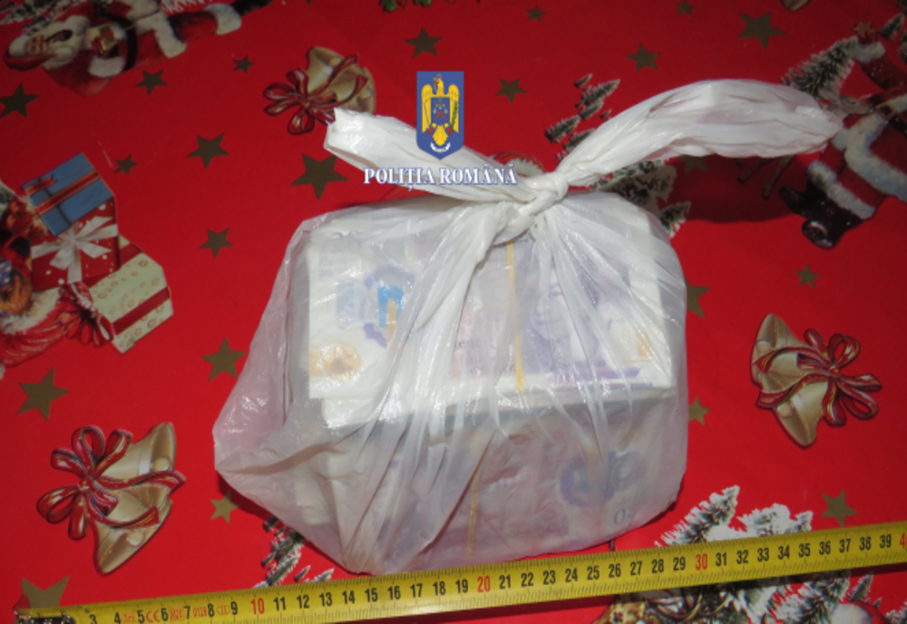 A furat 35.500 de lire sterline din casa unei consătence profitând că aceasta nu era acasă