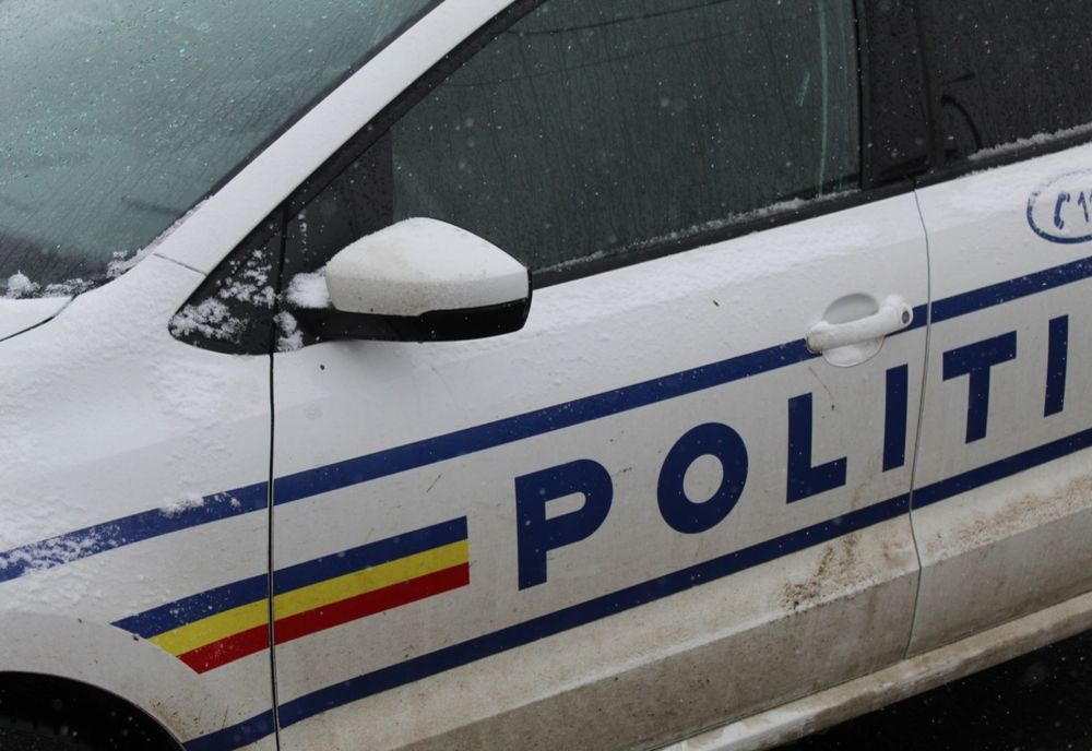 Doi tineri, din județul Dâmbovița, ar fi pătruns, prin forțarea ușii de acces, într-o societate comercială din municipiul Buzău