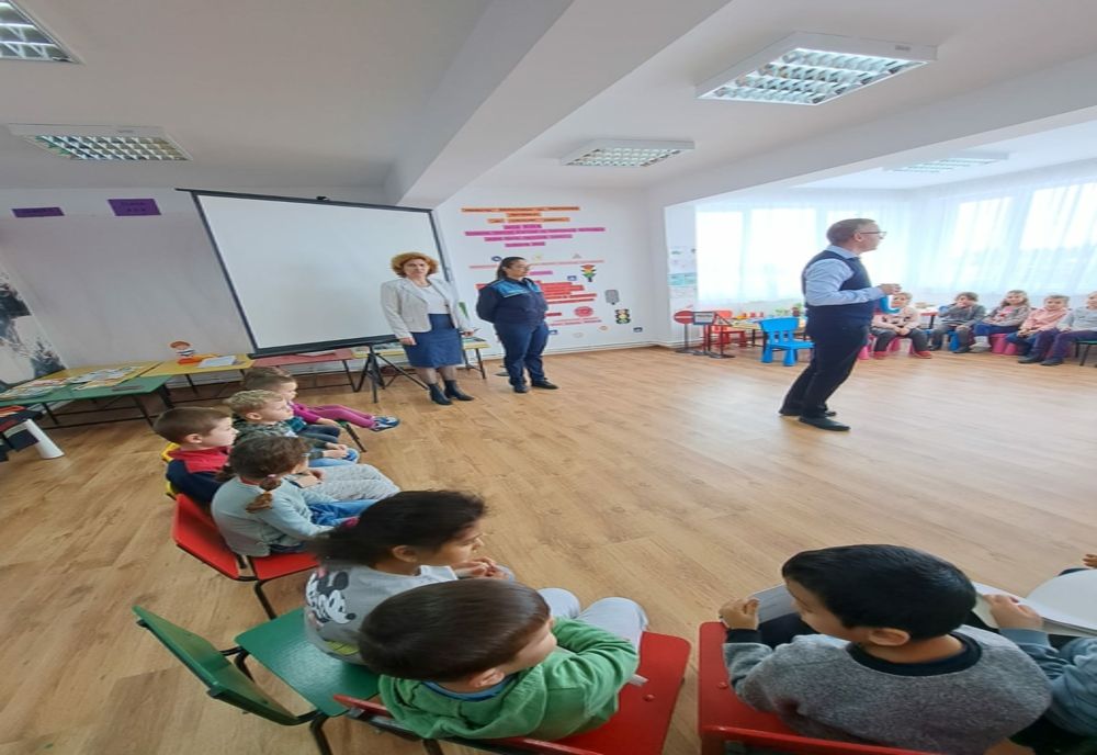 Polițiștii buzoieni au participat la deschiderea Proiectului educațional județean cu participare națională ,,Să circulăm corect!,, ediția a VIII-a 2023