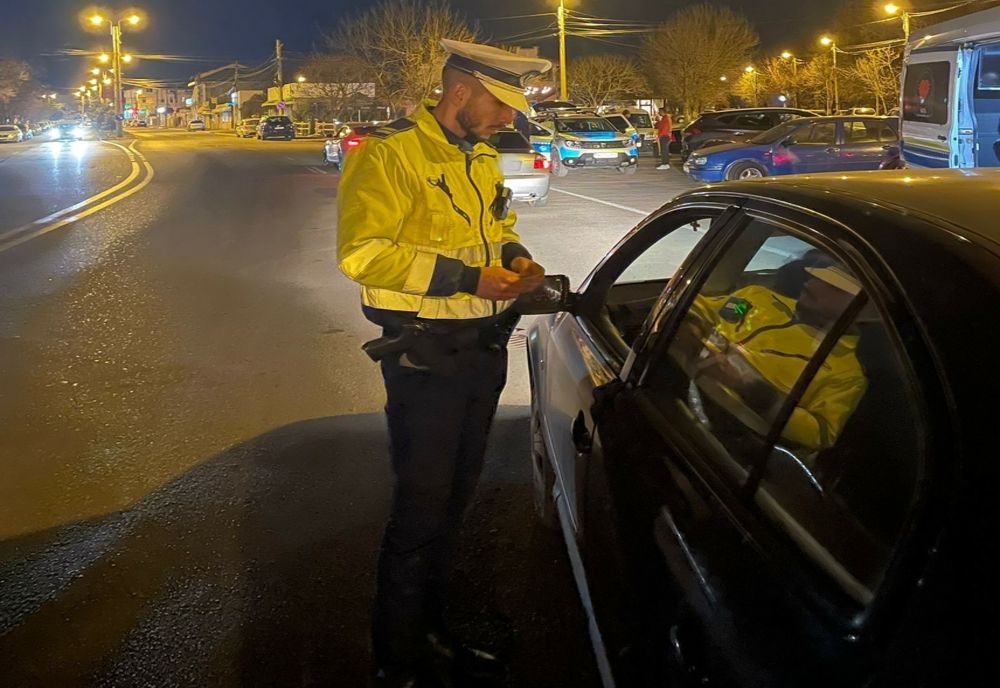 În cursul zilei de 14 martie, polițiștii rutieri din cadrul IPJ Buzău au aplicat 211 sancţiuni contravenţionale și au reţinut 20 de permise de conducere