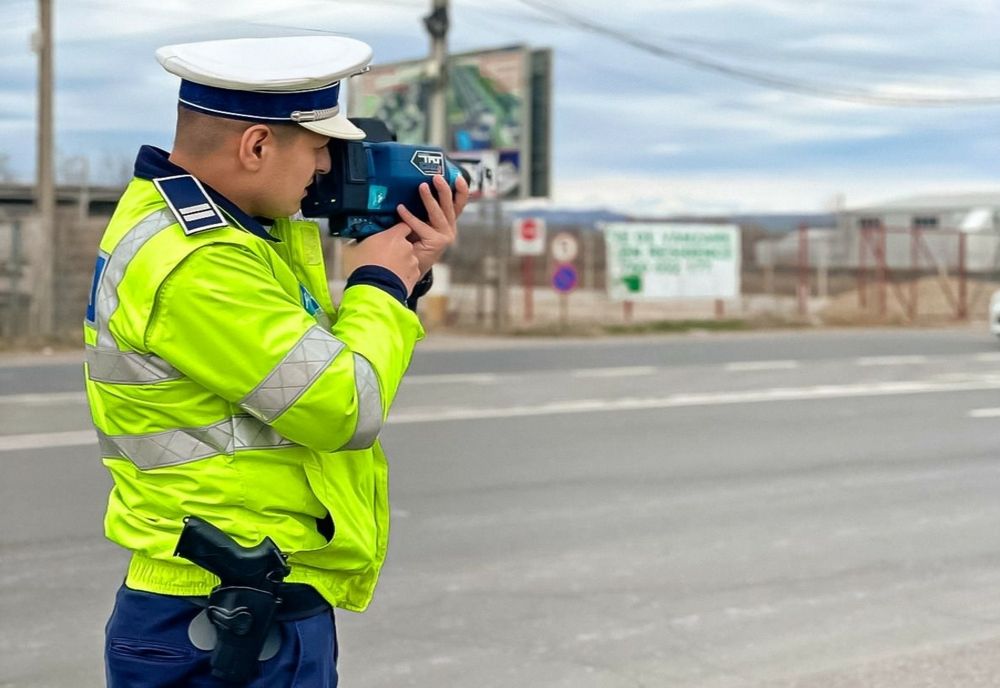 Un bucureștean înregistrat de radar când circula cu 186 km/h pe DN2E85, în afara localităţii Poșta Câlnău