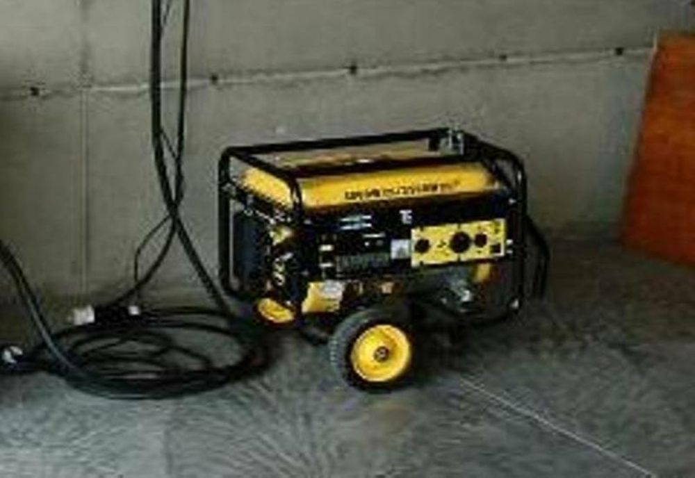 Bănuiți de furt calificat reținuți de polițiști. Au sustras un generator din anexa unui imobil