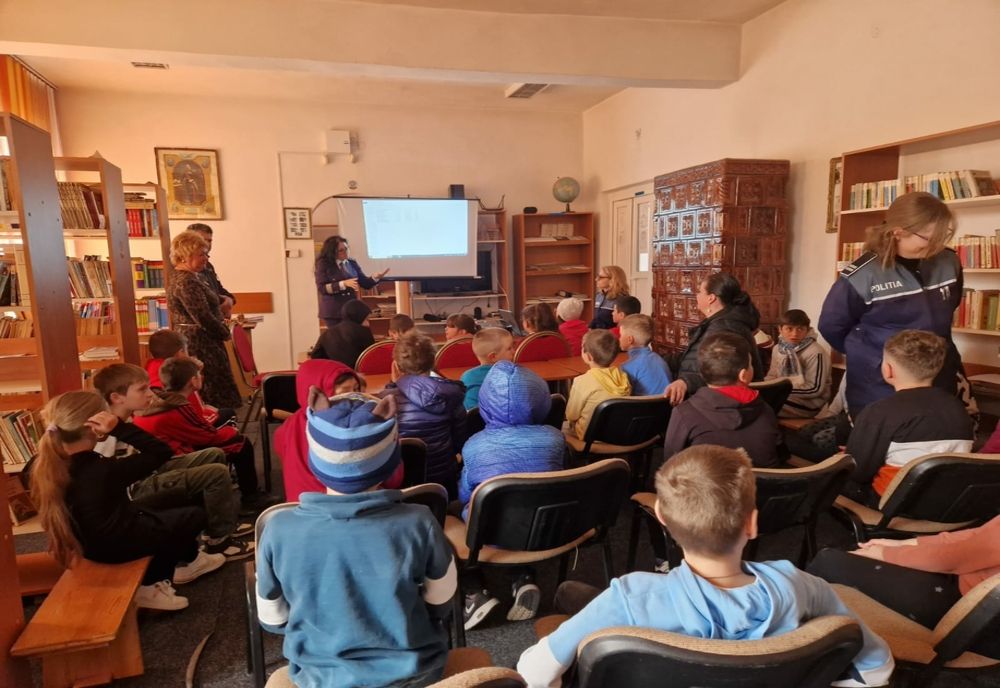 Poliţiştii buzoieni în dialog cu preşcolari şi şcolari de la Grădinițele 4 și 6 din municipiul Buzău și de la la Școala Gimnazială Cozieni
