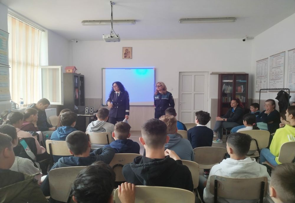 Activități informativ-preventive desfășurate de către polițiștii buzoieni în cadrul Programului Național ”Școala Altfel”