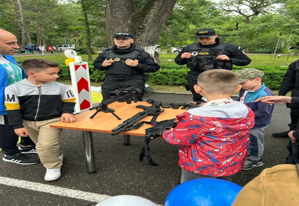 Polițiștii alături de cei mai mici dintre buzoieni 