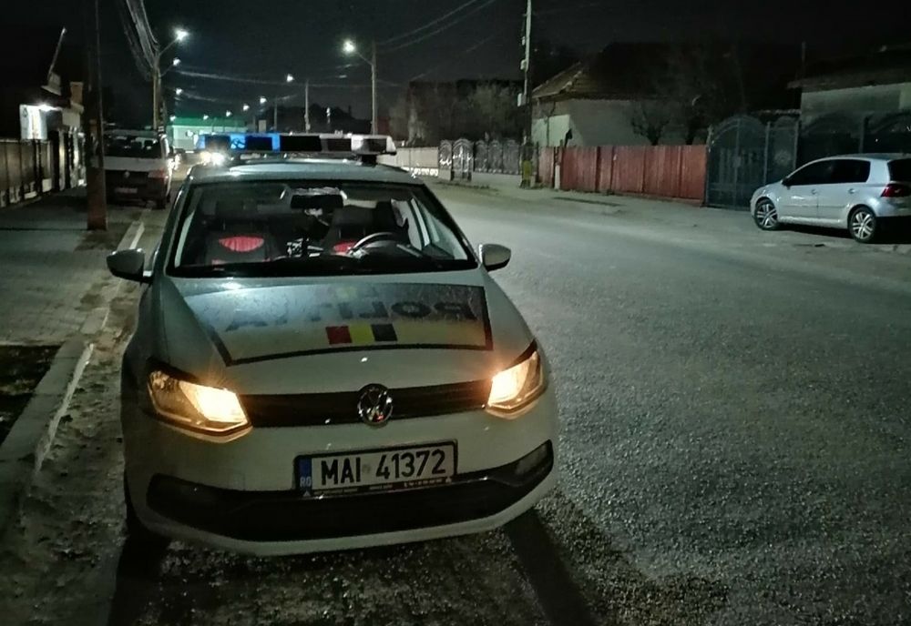 Cu permisul suspendat a produs un accident și a plecat, lăsându-și autoturismul la fața locului