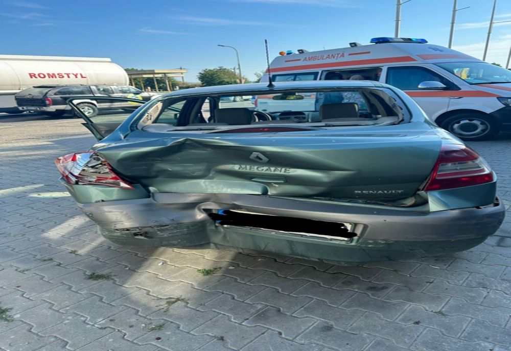 Două persoane rănite într-un accident pe DN1B, la Merei