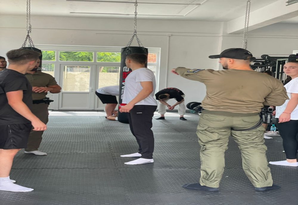 Video: Spațiu destinat pregătirii sportive şi tactice, la standardele oricărei săli de profil, destinată poliţiştilor din Buzău