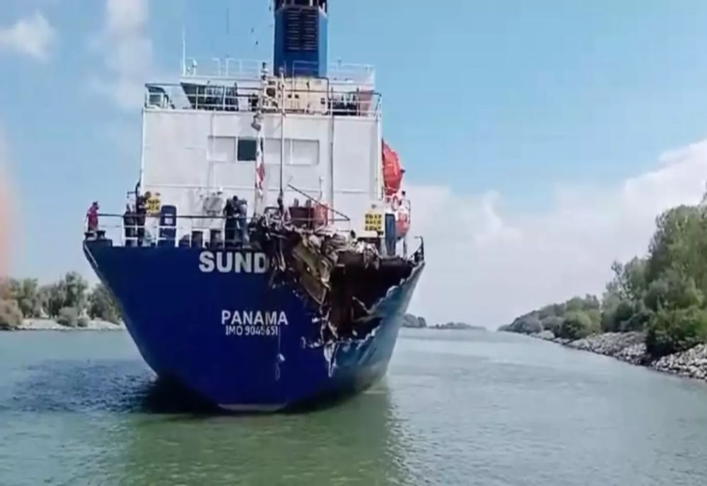 DOUĂ NAVE S-AU CIOCNIT PE CANALUL SULINA, LA MILA 18