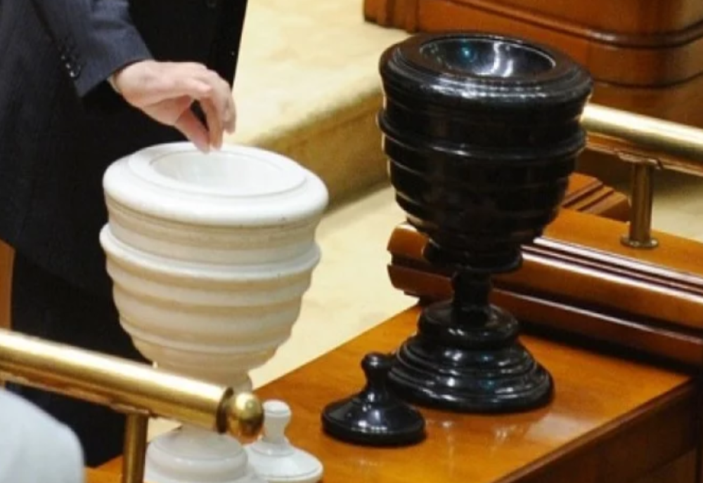 MOȚIUNEA DE CENZURĂ ÎMPOTRIVA GUVERNULUI BOLOJAN, PREZENTATĂ JOI ÎN PARLAMENT 