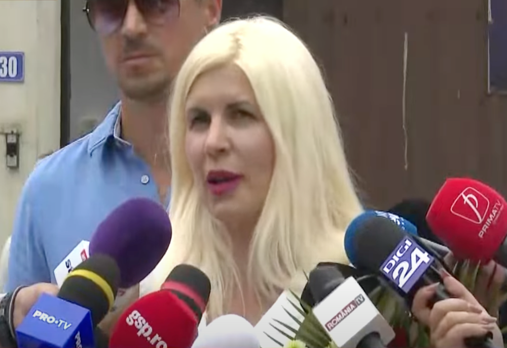 ELENA UDREA DĂ FIORI GENERALILOR COLDEA ȘI DUMBRAVĂ: ”CRED CĂ FOARTE CURÂND VOM VEDEA CUM SE CURĂȚĂ LUCRURILE!”
