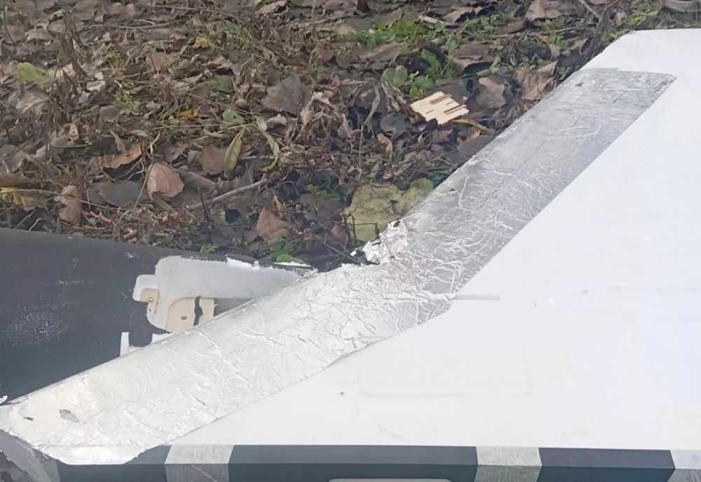 Primele imagini cu drona prăbușită în Vaslui, după ce ore întregi a survolat spațiul aerian al României – FOTO