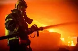Incendiu devastator în județul Buzău: două locuințe afectate, familie salvată de vecini din calea flăcărilor