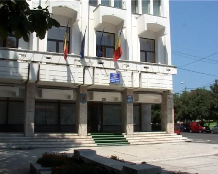 PE-OCHI-FRUMOSI1