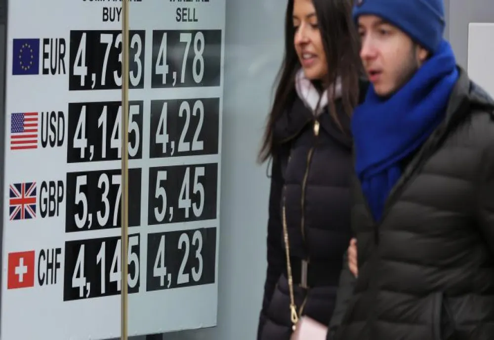  Euro depășește maximul istoric întregistrat luni. Cursul stabilit de BNR: 4,7759 lei/euro 