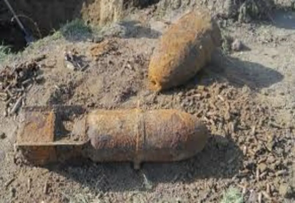Proiectile de artilerie din cele două războaie mondiale, găsite de buzoieni întâmplător