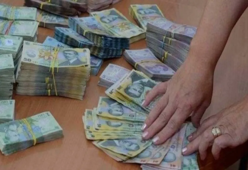  Cercetaţi de polițiști pentru evaziune fiscală și spălare de bani 