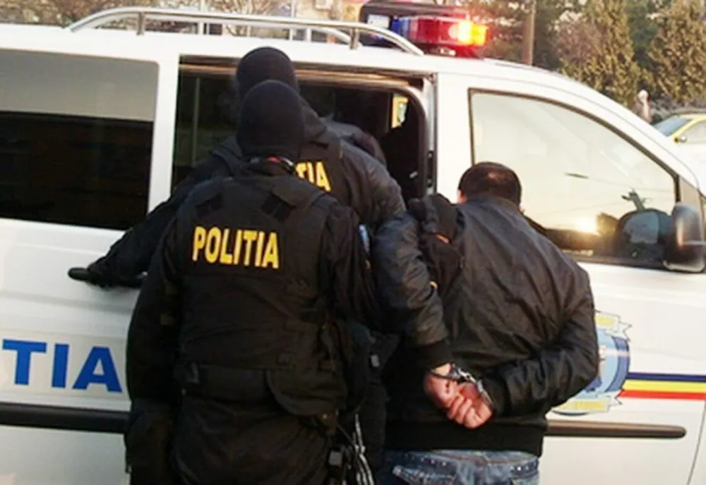 Bănuit de furt reținut de poliţişti