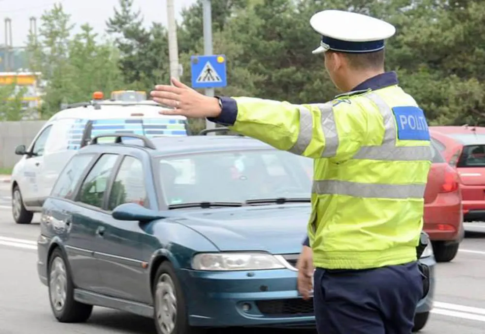 Vorbitul la telefon şi lipsa centurii în atenţia poliţiştilor 