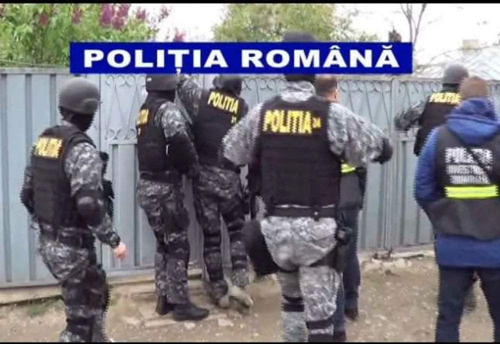 Percheziții la o persoană bănuită de furt identificată de polițiști  
