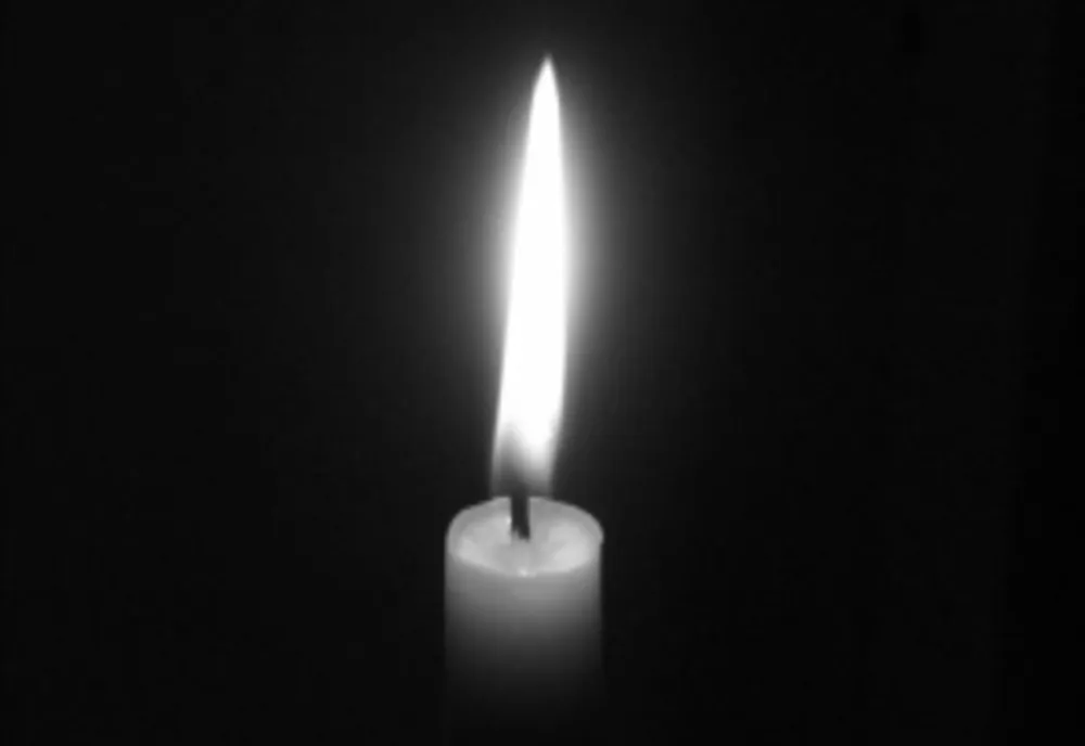 Un angajat al Judecătoriei Buzău a căzut secerat la pământ când a coborât din mașina care avea aerul condiționat în funcțiune