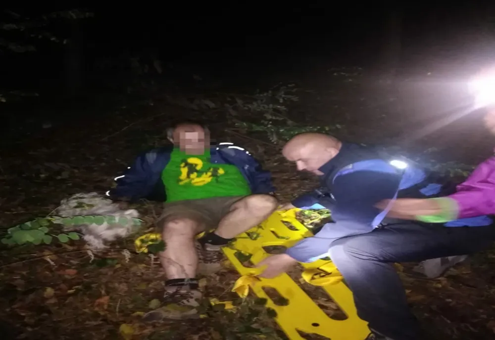 FOTO: Persoană rătăcită și accidentată salvată de jandarmii montani
