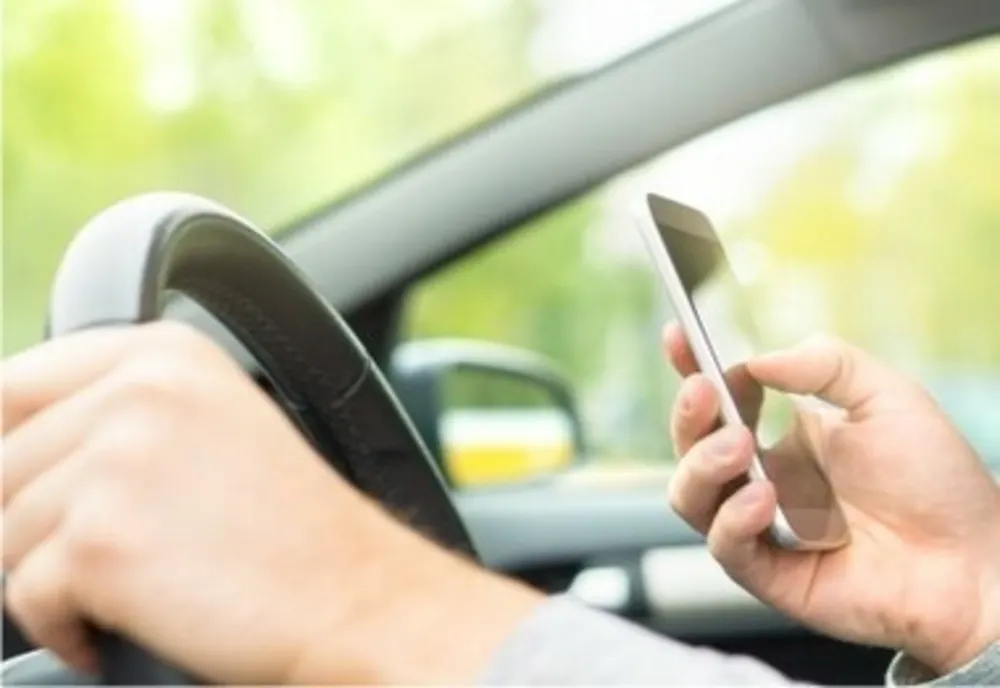Șapte șoferi depistați că au utilizat telefonul fără dispozitiv de tip mâini libere