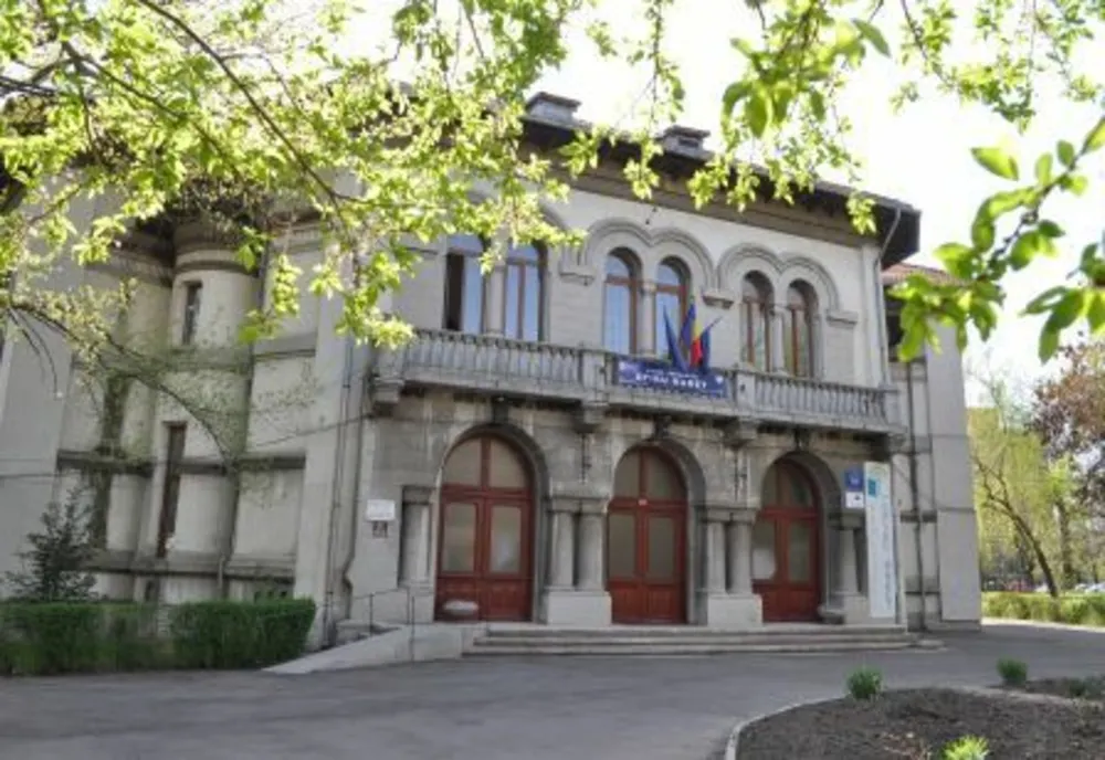 Toate unitățile de învățământ din municipiul Buzău și din 15 comune trec de mâine în sistem online