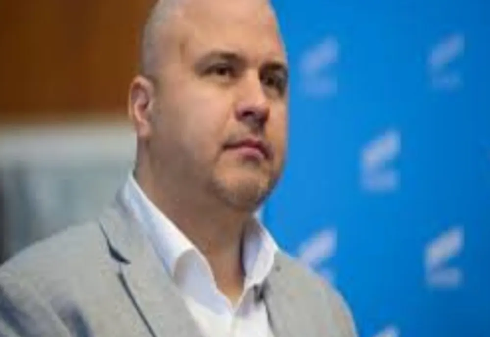 Deputatul USR Emanuel Ungureanu: Klaus Iohannis ne-a pacalit pe toti! El, pe romaneste, si-a bagat...schiurile in populatie...