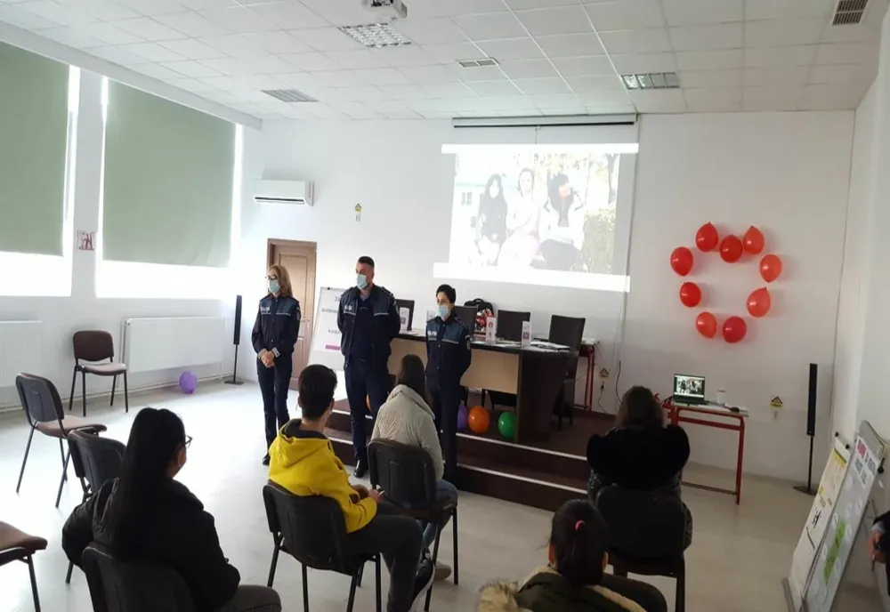 Dialog motivaţional al polițiștilor Biroului Siguranță Școlară purtat cu liceenii buzoieni