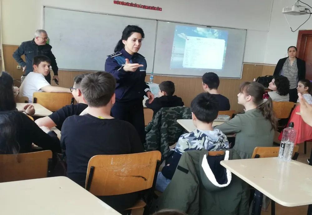 Dezbateri pe marginea subiectului violenţă cu elevii Şcolii Gimnaziale “Ion Creangă” Buzău