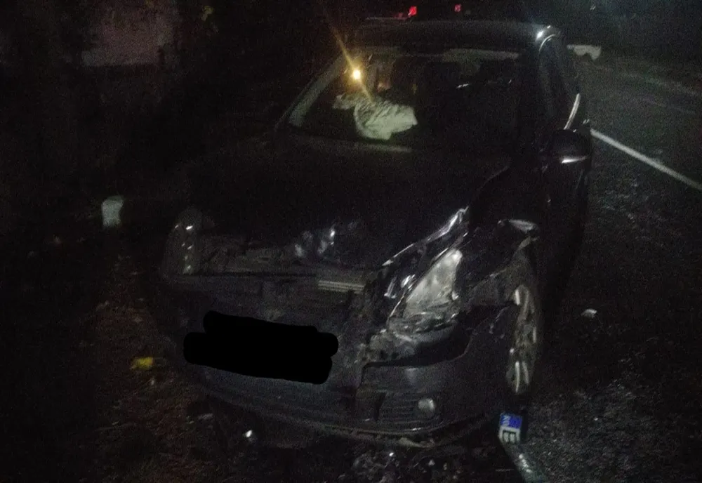Reținut după ce a produs un accident deși nu avea permis de conducere și se afla și sub influența alcoolului